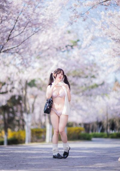 欧美女性大阴唇_4K电影在线观看